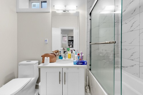 4555 9Th Avenue W, Vancouver, BC 