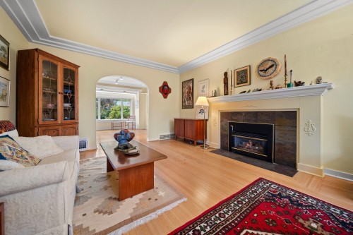4311 14Th Avenue W, Vancouver, BC 