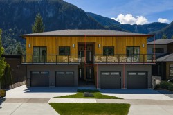 2-2096 Crumpit Woods Drive Squamish, BC V8B 0T6