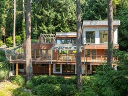 170 Sunset Drive Lions Bay, BC V0N 2E0