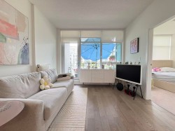 4963 Cambie St Vancouver, BC V5Z 0H5