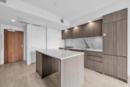 1803-6463 Silver Avenue  Burnaby, BC V5H 0K4