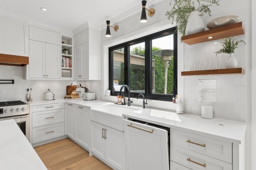 1250 11Th Avenue E, Vancouver, BC 
