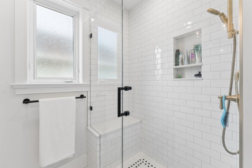 1250 11Th Avenue E, Vancouver, BC 
