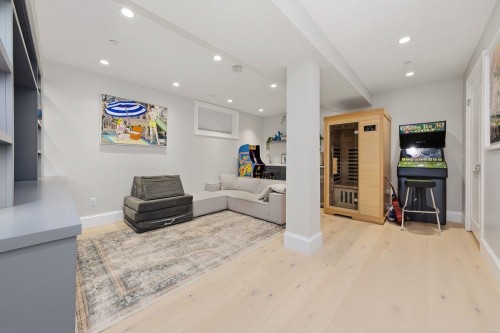 1242 23Rd Avenue E, Vancouver, BC 