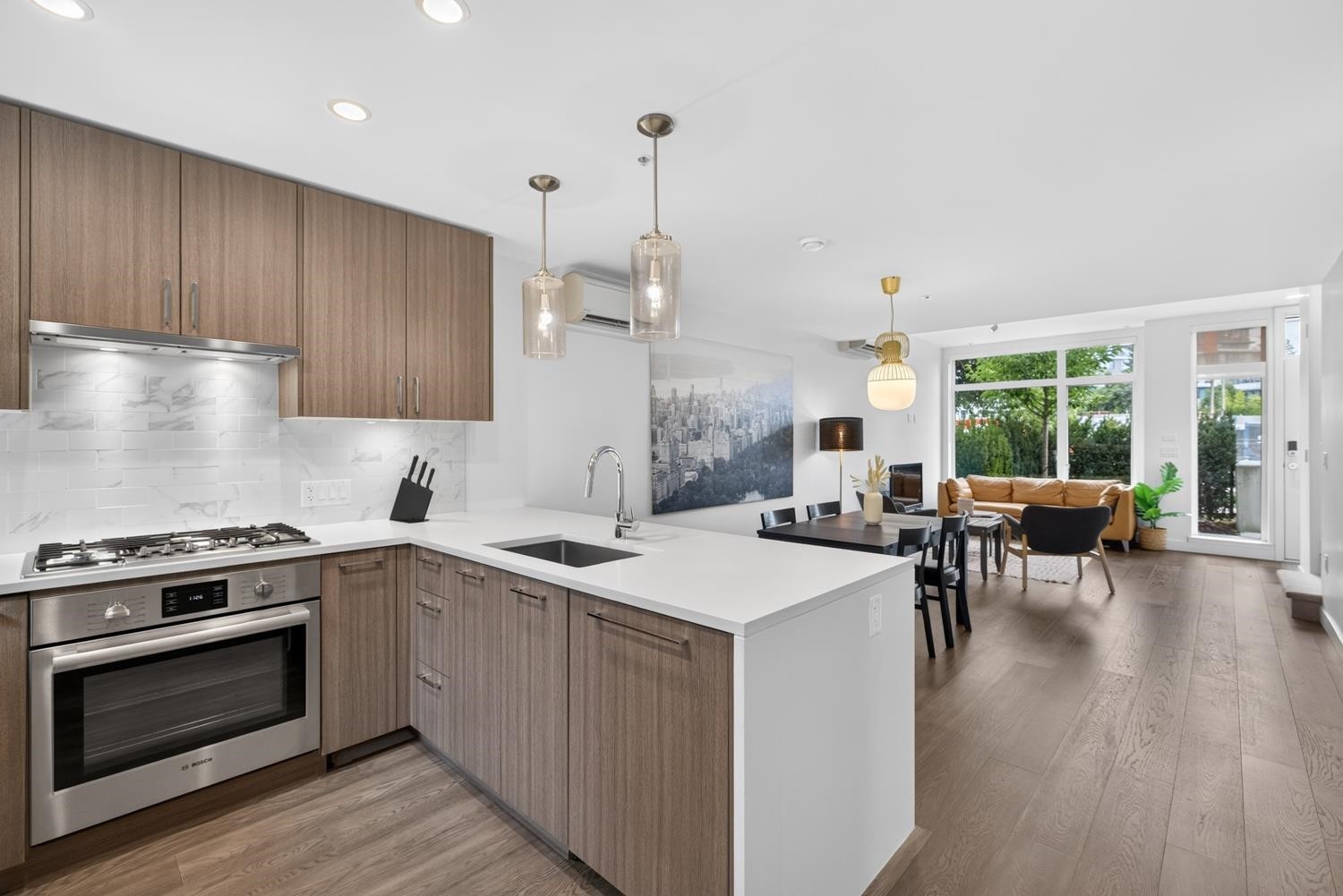 561 29Th Avenue W, Vancouver, BC