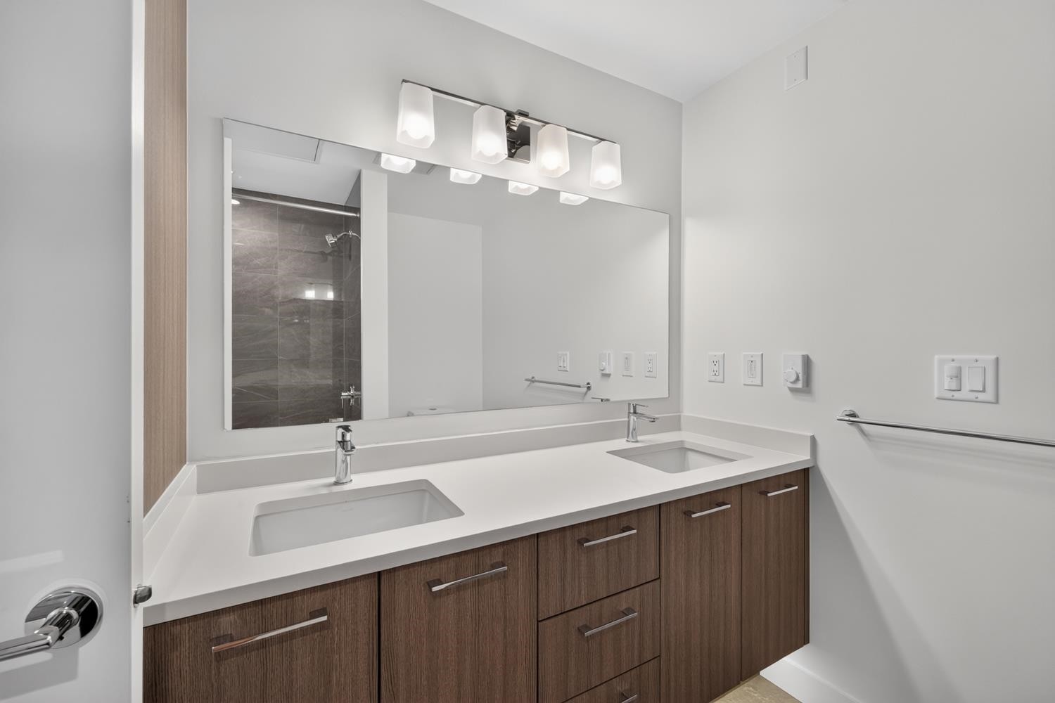 561 29Th Avenue W, Vancouver, BC