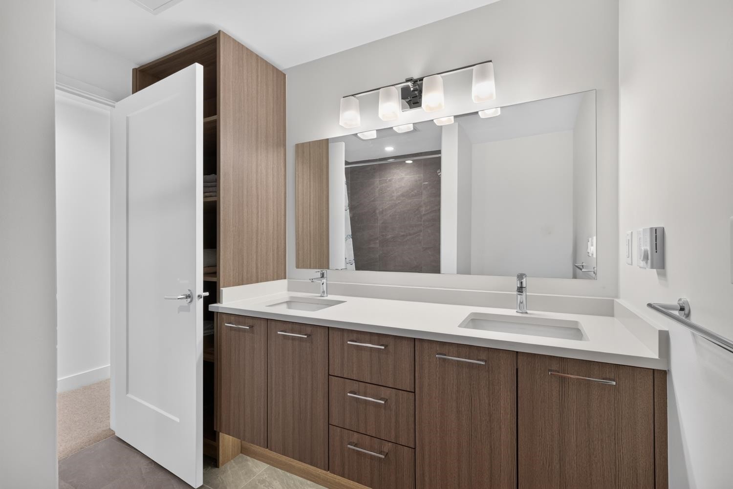 561 29Th Avenue W, Vancouver, BC