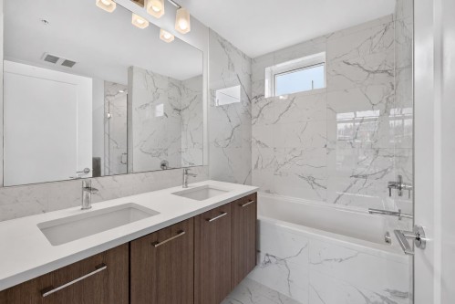 561 29Th Avenue W, Vancouver, BC 