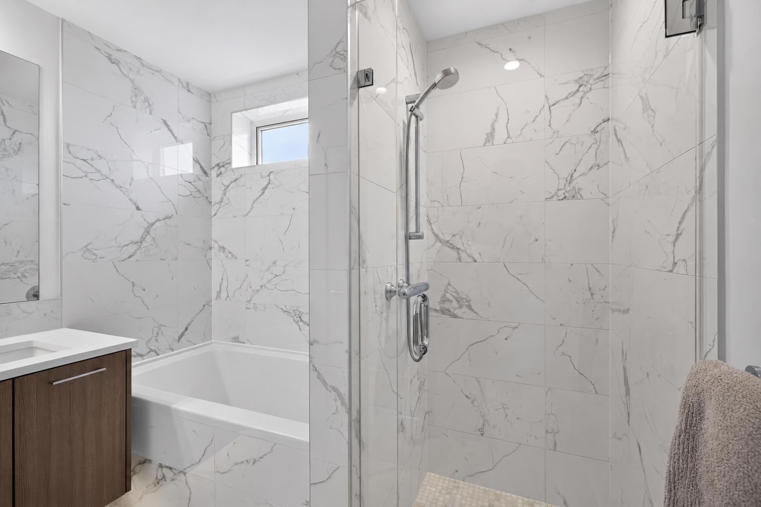 561 29Th Avenue W, Vancouver, BC