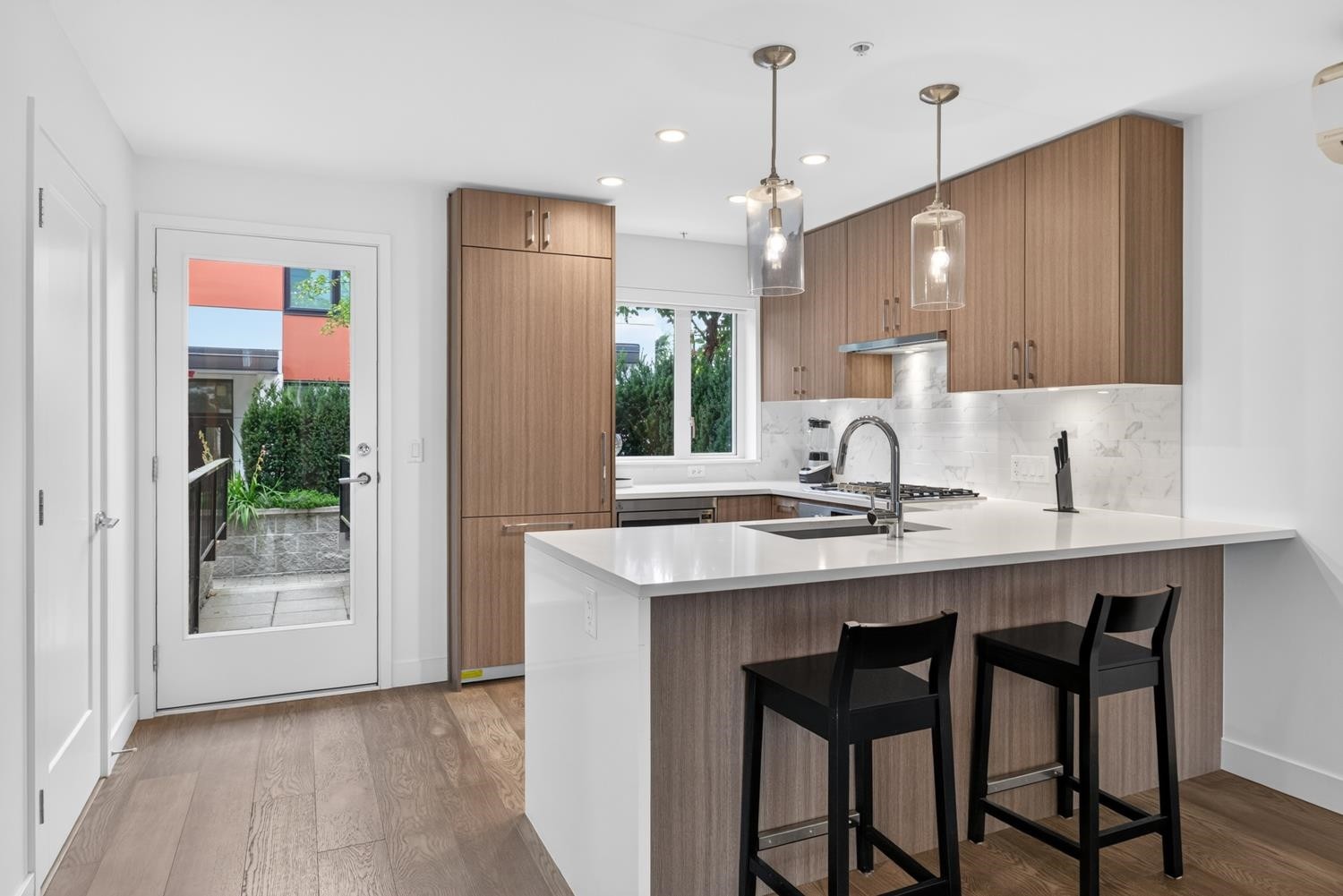 561 29Th Avenue W, Vancouver, BC