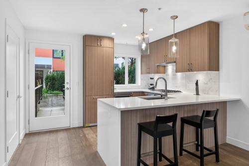561 29Th Avenue W, Vancouver, BC 