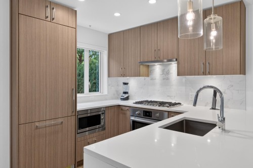 561 29Th Avenue W, Vancouver, BC 