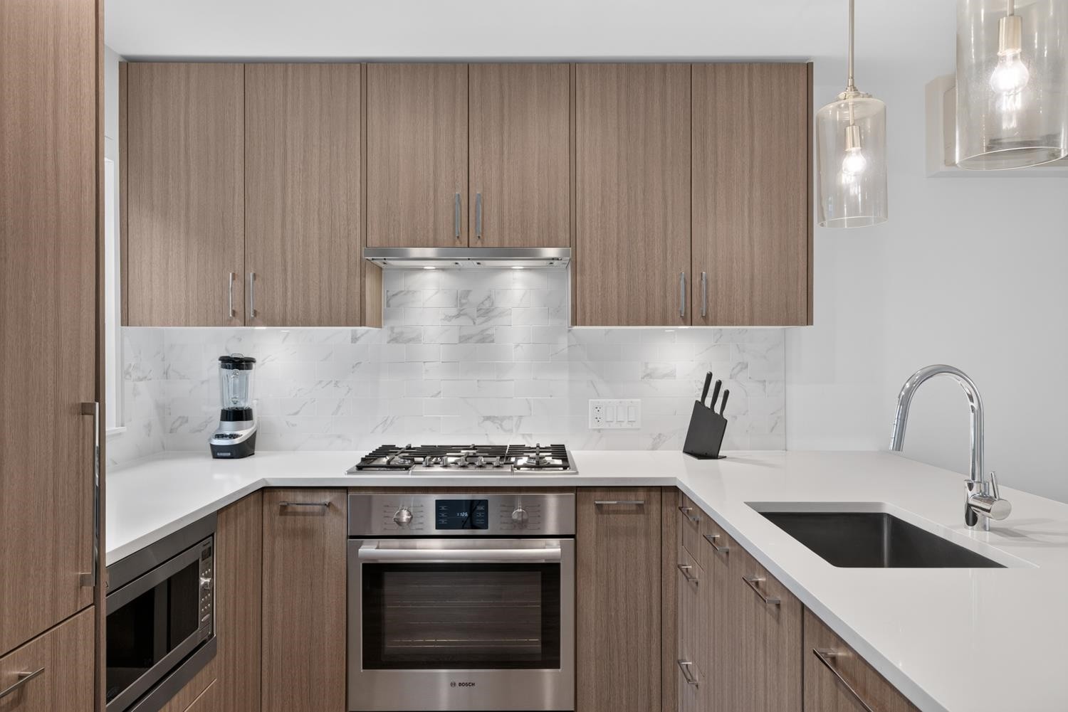 561 29Th Avenue W, Vancouver, BC