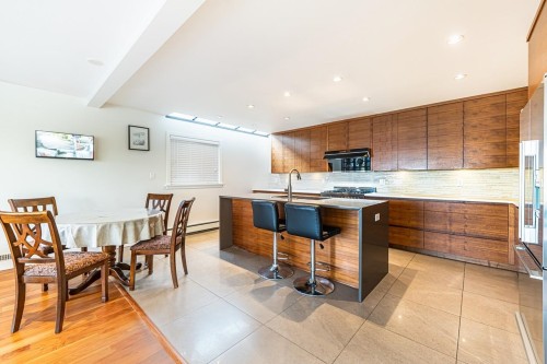 2272 Nelson Avenue, West Vancouver, BC 