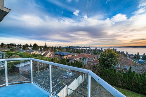 2272 Nelson Avenue, West Vancouver, BC 