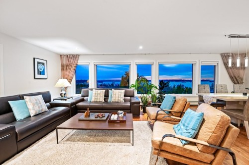 2272 Nelson Avenue, West Vancouver, BC 