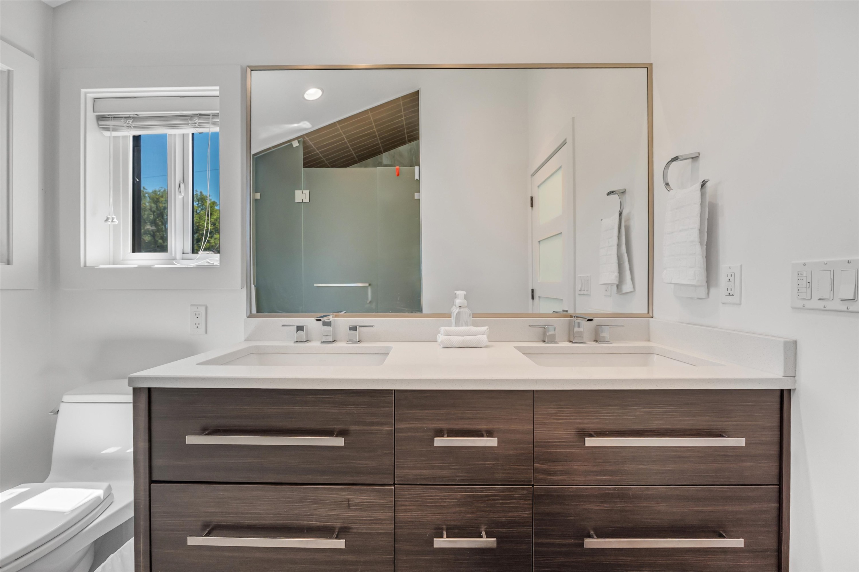 730 11Th Avenue E, Vancouver, BC