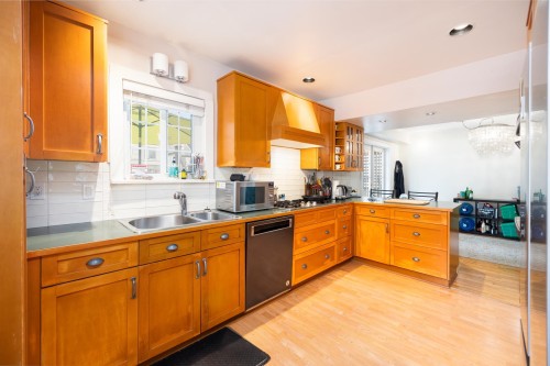 404 18Th Avenue W, Vancouver, BC 