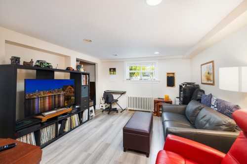 404 18Th Avenue W, Vancouver, BC 