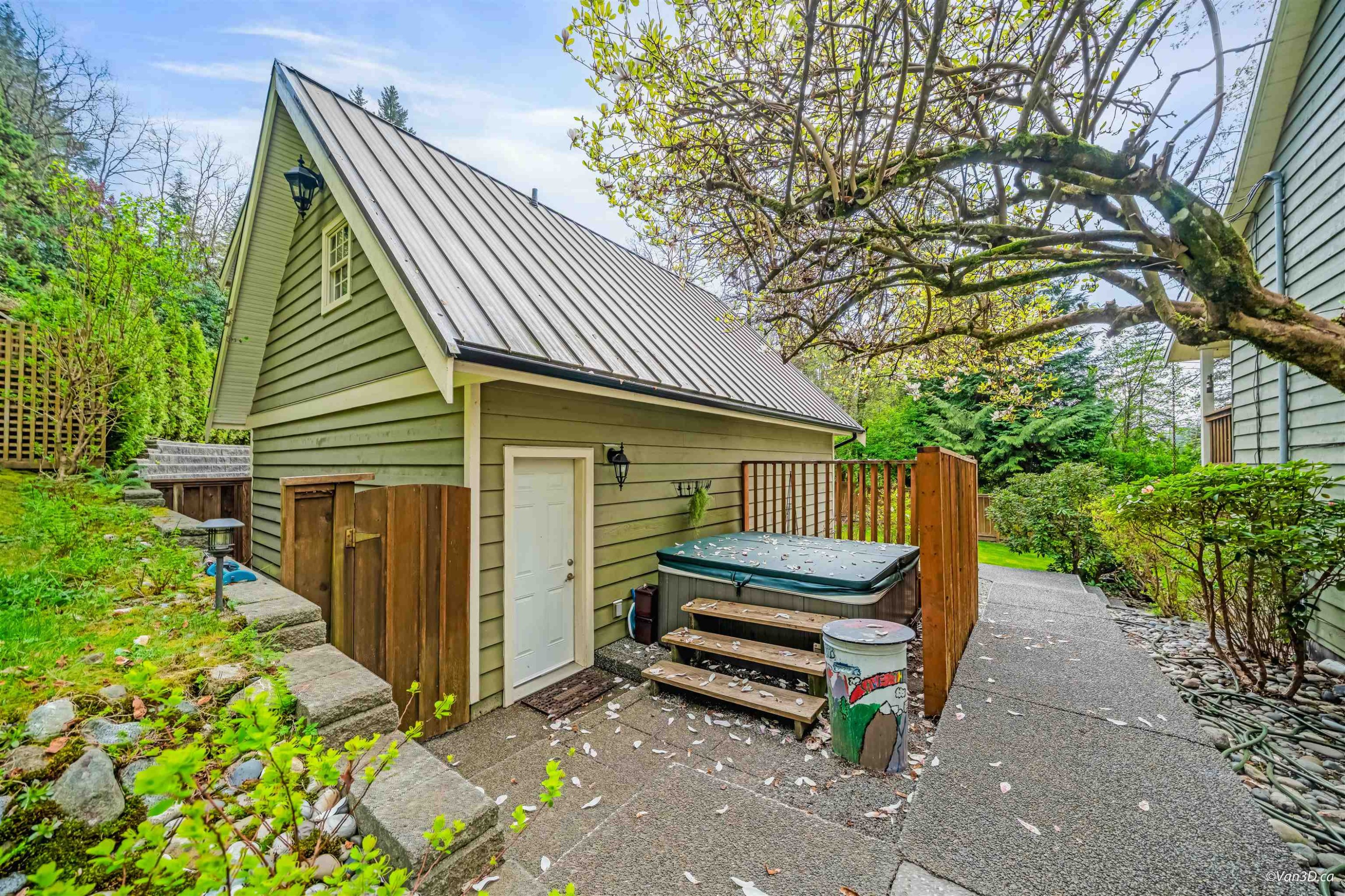 1570 East Road, Anmore, BC