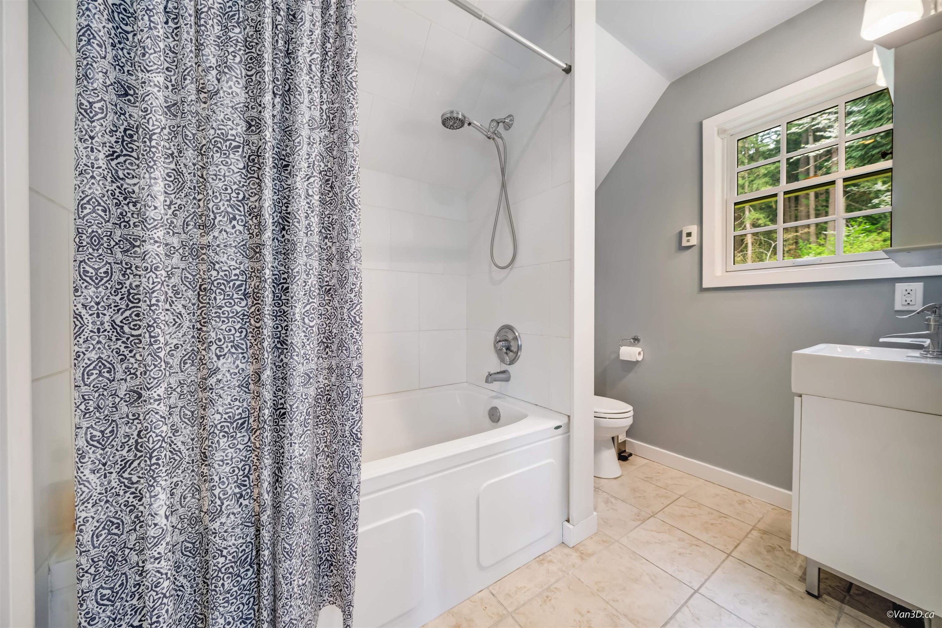 1570 East Road, Anmore, BC
