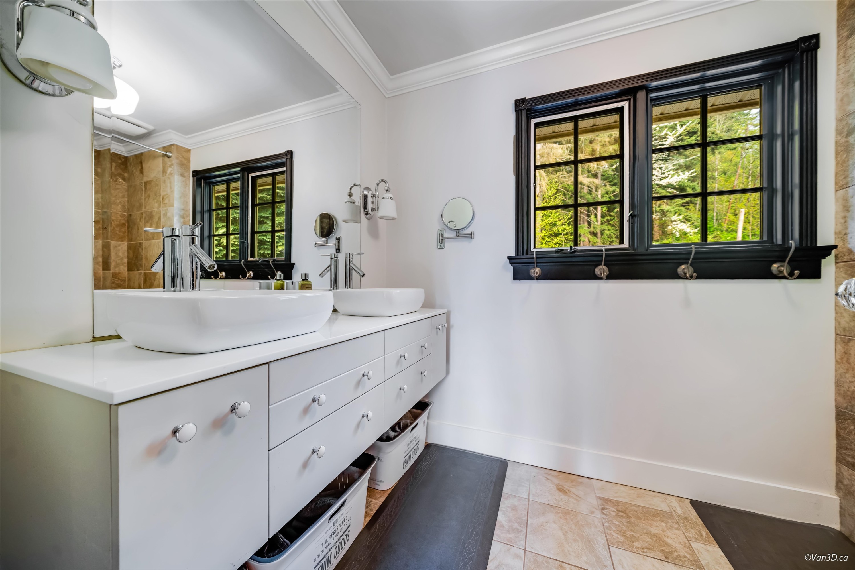 1570 East Road, Anmore, BC