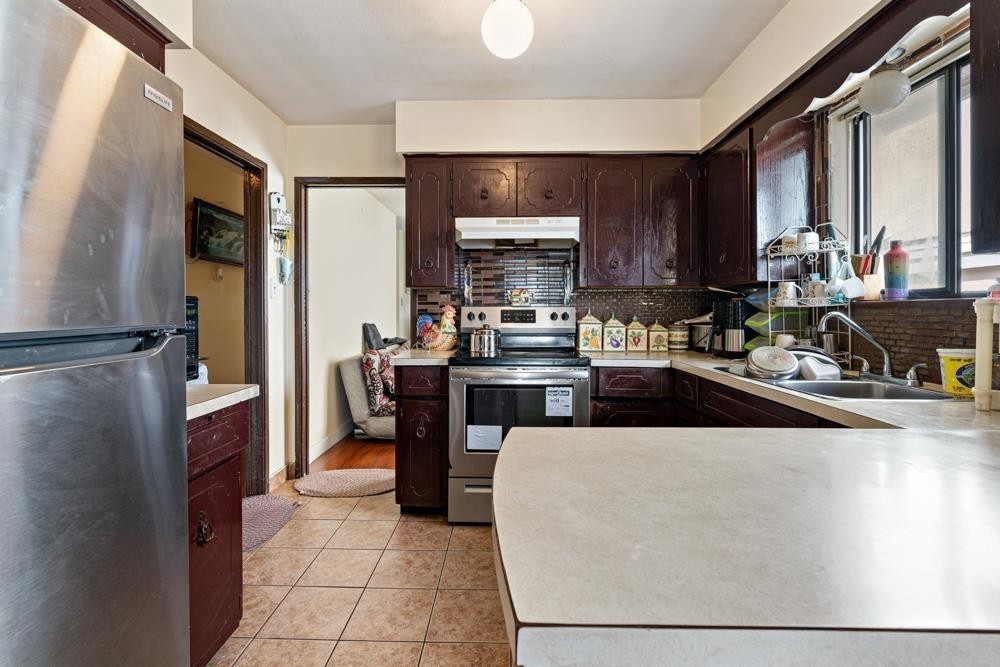 328 49Th Avenue E, Vancouver, BC