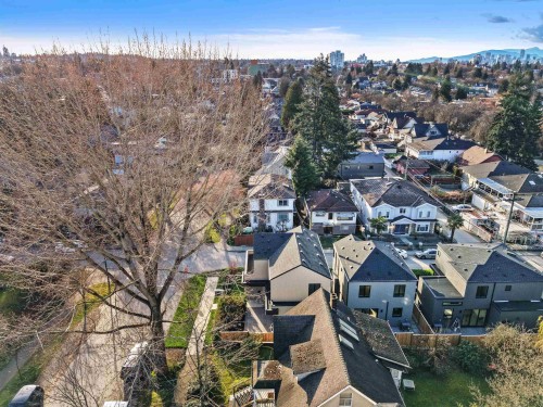 1605 21St Avenue E, Vancouver, BC 