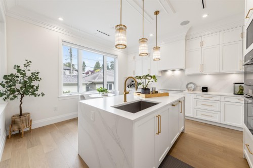 2755 38Th Avenue W, Vancouver, BC 
