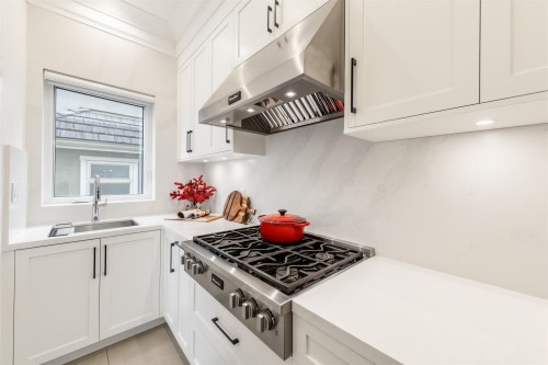 2755 38Th Avenue W, Vancouver, BC 