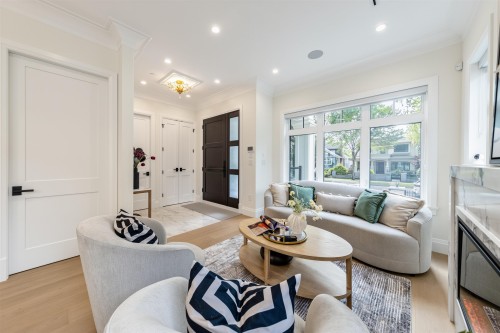 2755 38Th Avenue W, Vancouver, BC 