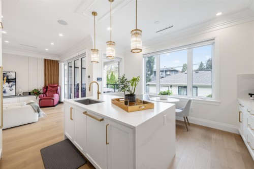 2755 38Th Avenue W, Vancouver, BC 