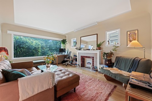 2608 4Th Avenue E, Vancouver, BC 