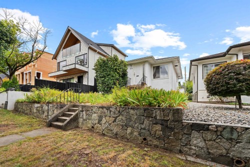 2608 4Th Avenue E, Vancouver, BC 