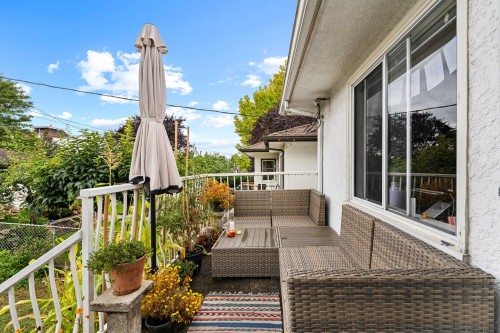 2608 4Th Avenue E, Vancouver, BC 