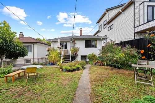 2608 4Th Avenue E, Vancouver, BC 