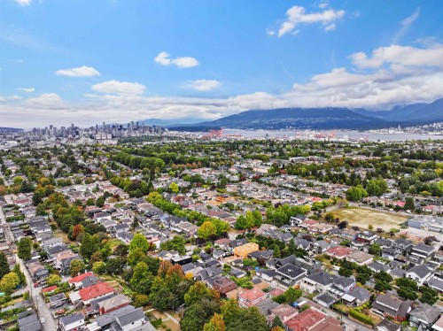 2608 4Th Avenue E, Vancouver, BC 