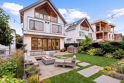 2608 4Th Avenue E, Vancouver, BC 