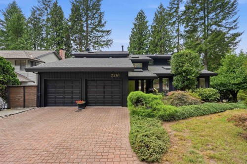 2261 Hill Drive, North Vancouver, BC 