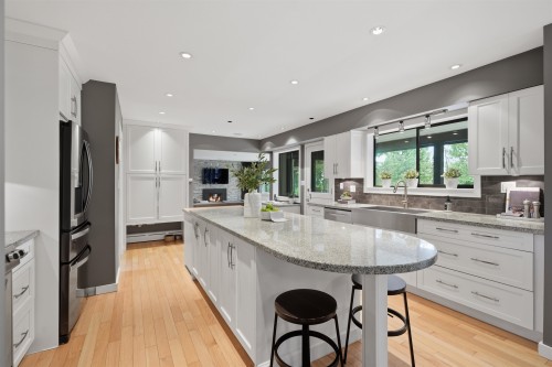 2261 Hill Drive, North Vancouver, BC 