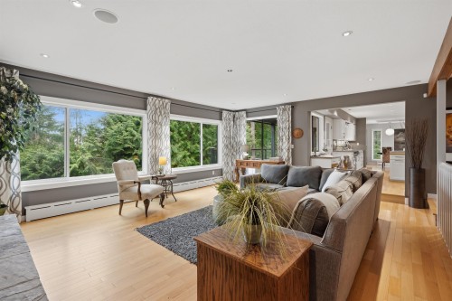 2261 Hill Drive, North Vancouver, BC 