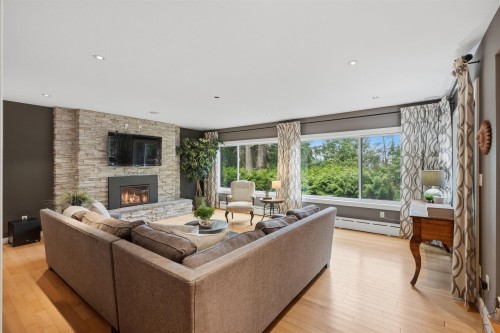 2261 Hill Drive, North Vancouver, BC 