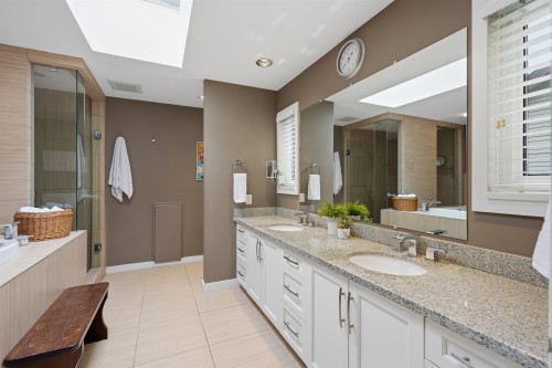2261 Hill Drive, North Vancouver, BC 