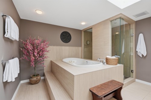 2261 Hill Drive, North Vancouver, BC 