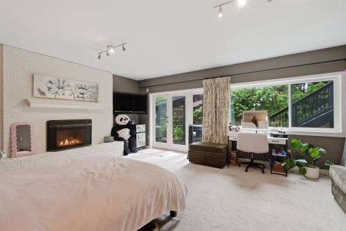 2261 Hill Drive, North Vancouver, BC 