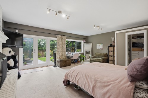 2261 Hill Drive, North Vancouver, BC 