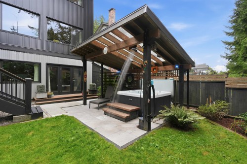 2261 Hill Drive, North Vancouver, BC 