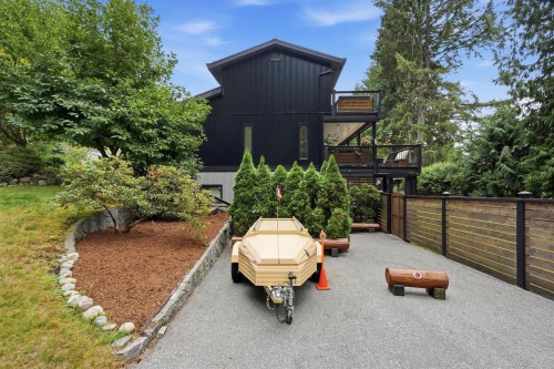 2261 Hill Drive, North Vancouver, BC 