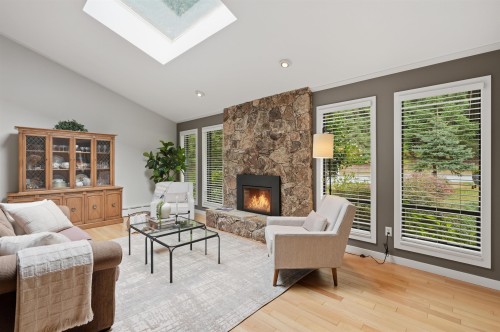 2261 Hill Drive, North Vancouver, BC 